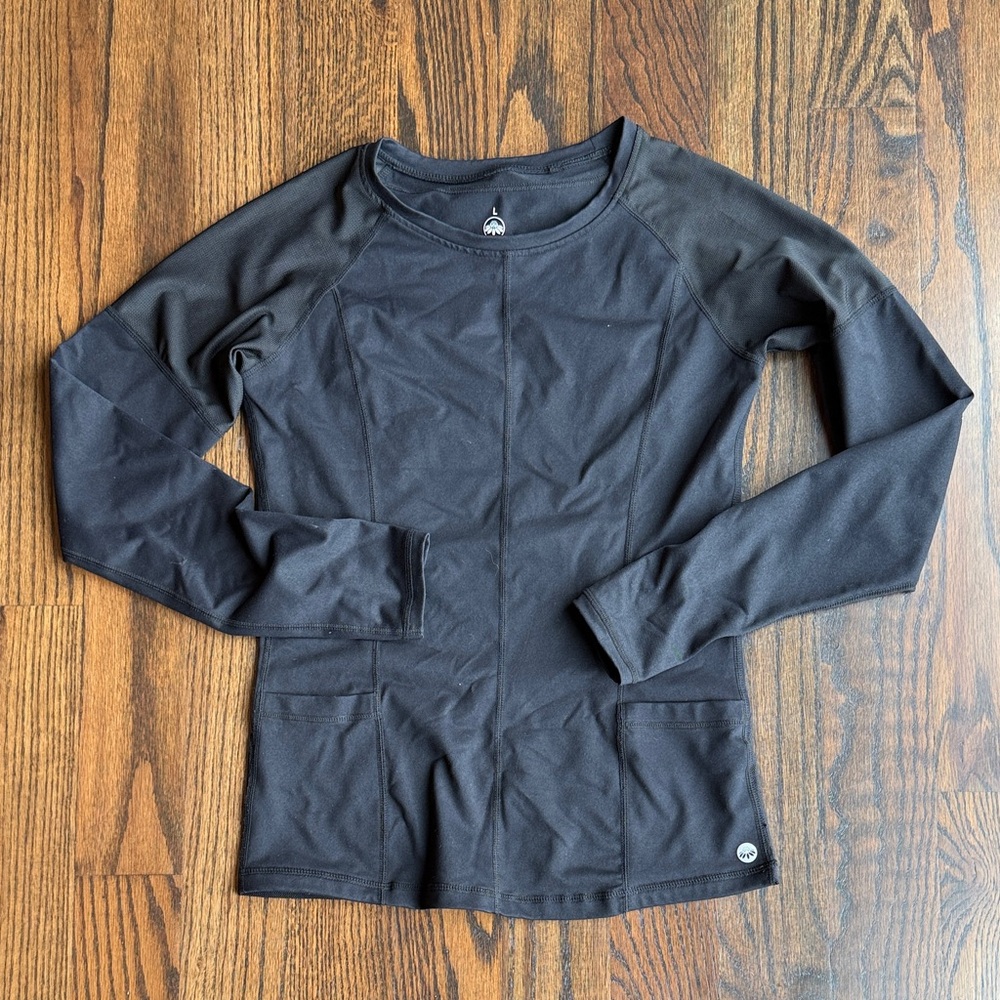 EUC Senita Athletics Black longsleeve top mesh panels and fron pockets size Lrg